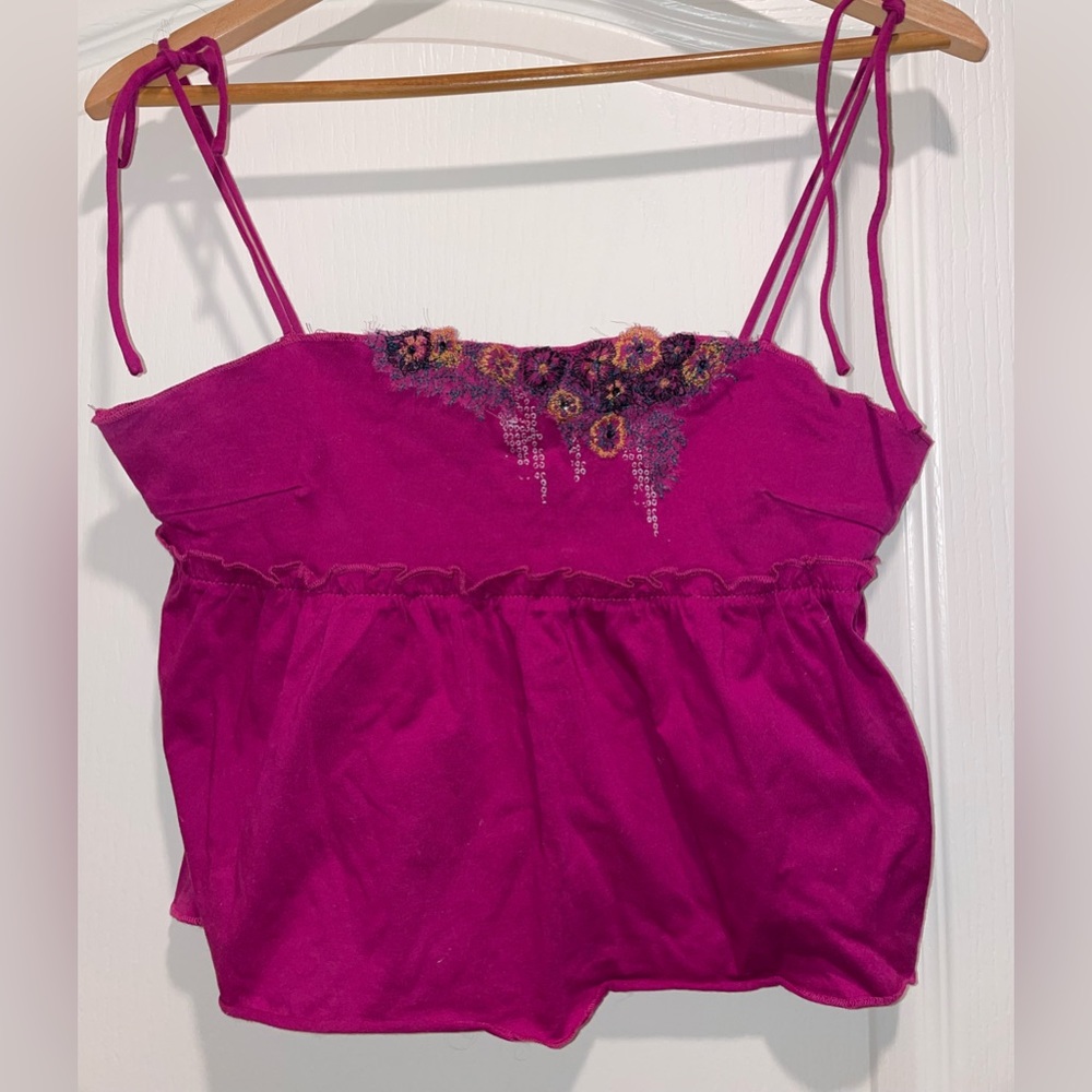 Super Cute Calvin Klein Cropped Embroidered Tank Top